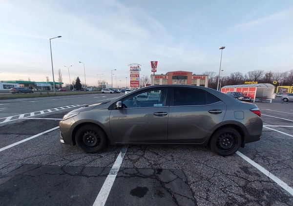 Toyota Corolla cena 69000 przebieg: 90000, rok produkcji 2017 z Łódź małe 121
